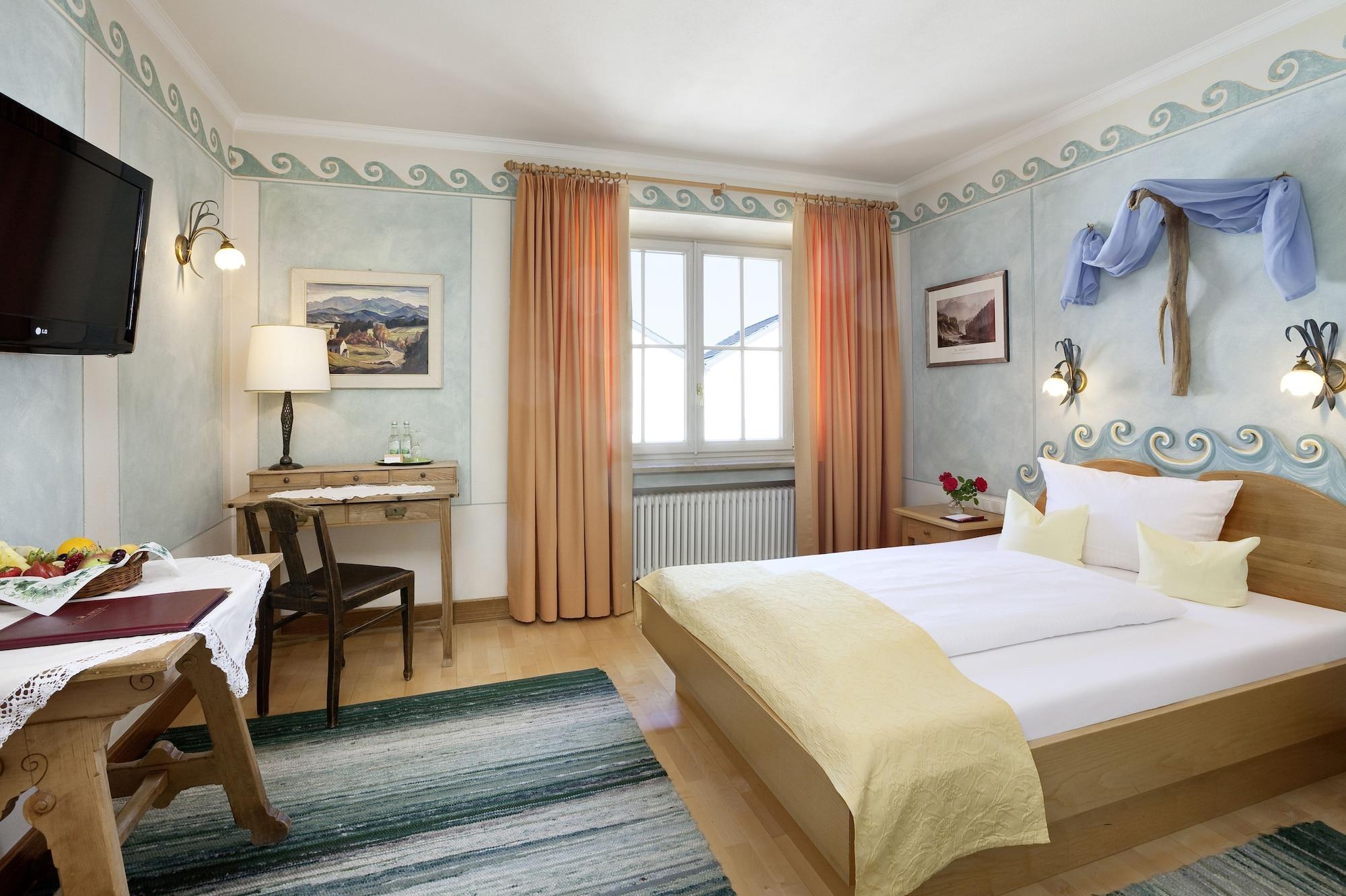 Hirsch Hotel 4*